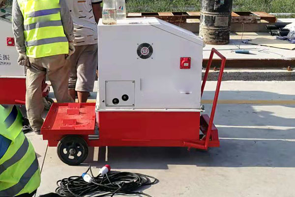 工人頭頂烈日筑橋梁，智能張拉設(shè)備家贊他們是在用汗水詮釋勞動者的辛勤！